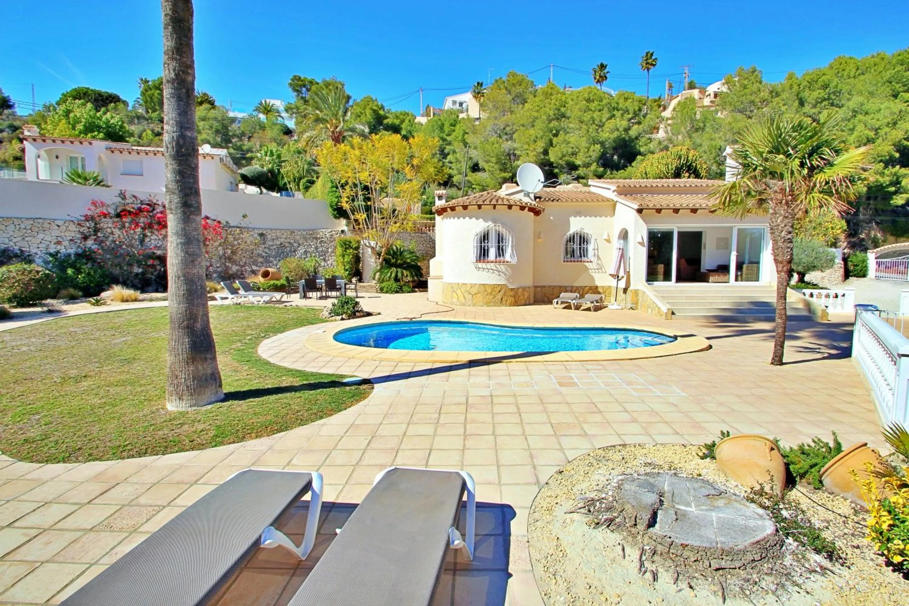 Alldo - hill side with private pool in Moraira