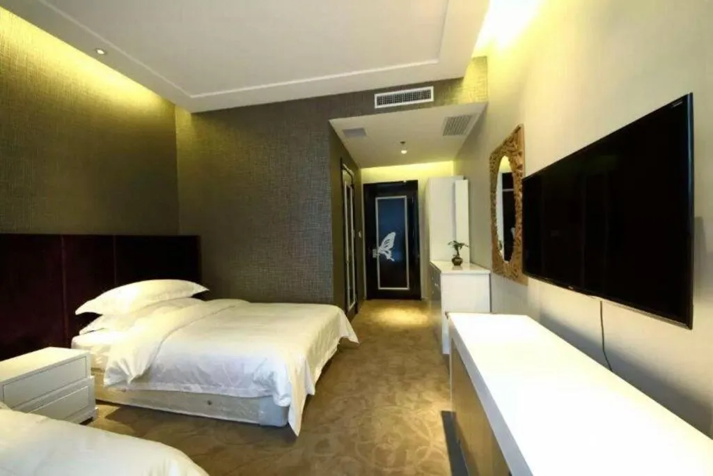 Bed in Harbin Ju Jian Hotel