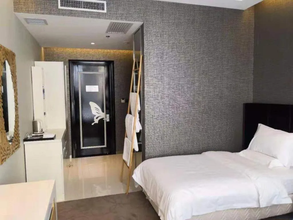 Bed in Harbin Ju Jian Hotel