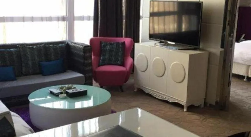 Bed in Harbin Ju Jian Hotel