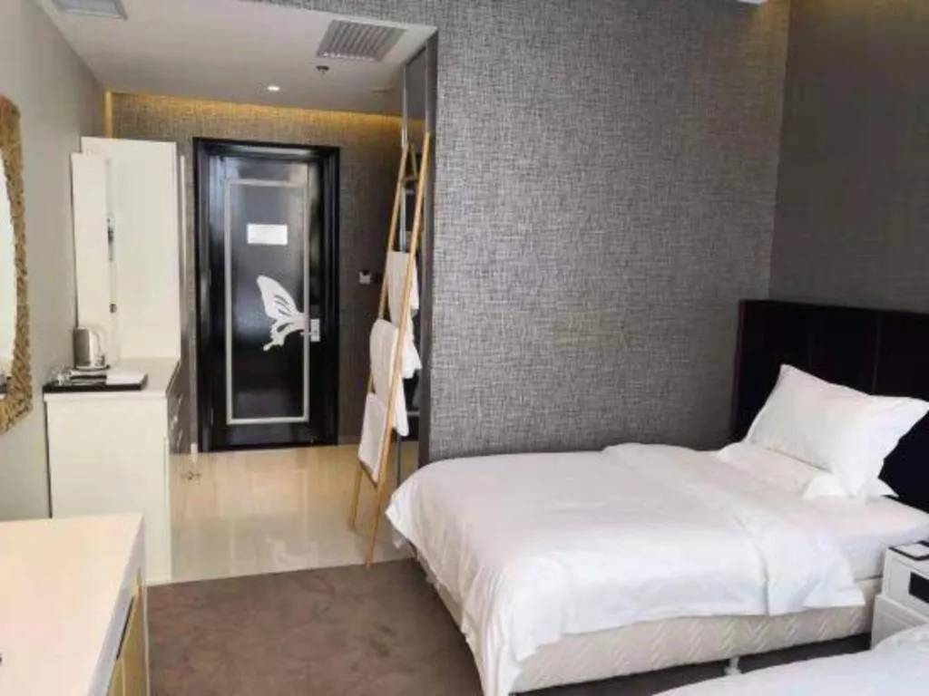 Bed in Harbin Ju Jian Hotel