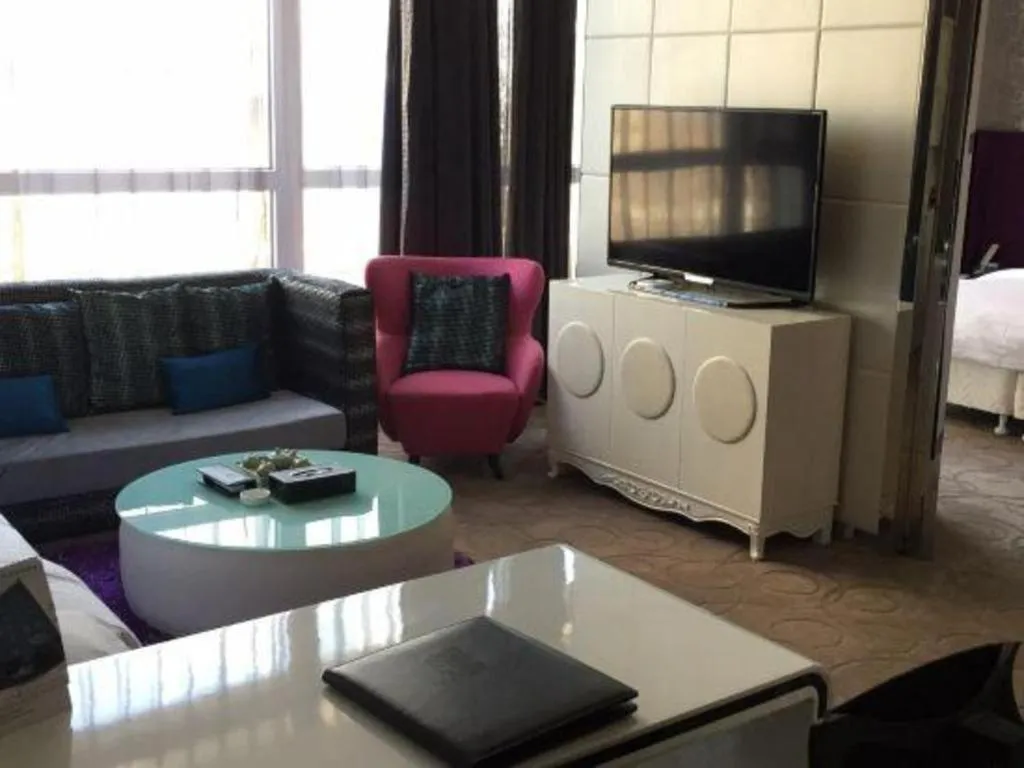 Bed in Harbin Ju Jian Hotel