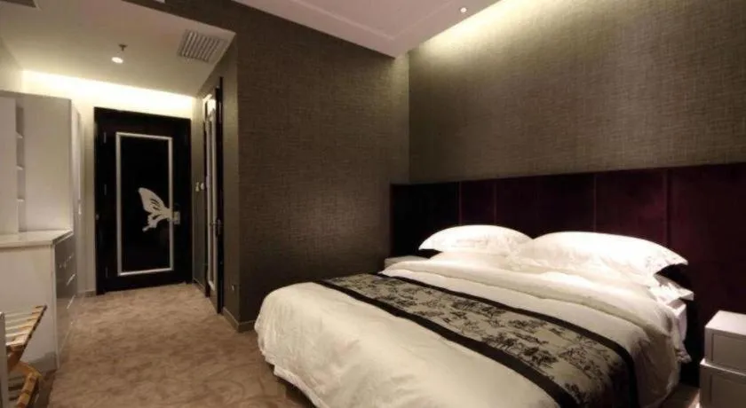 Bed in Harbin Ju Jian Hotel