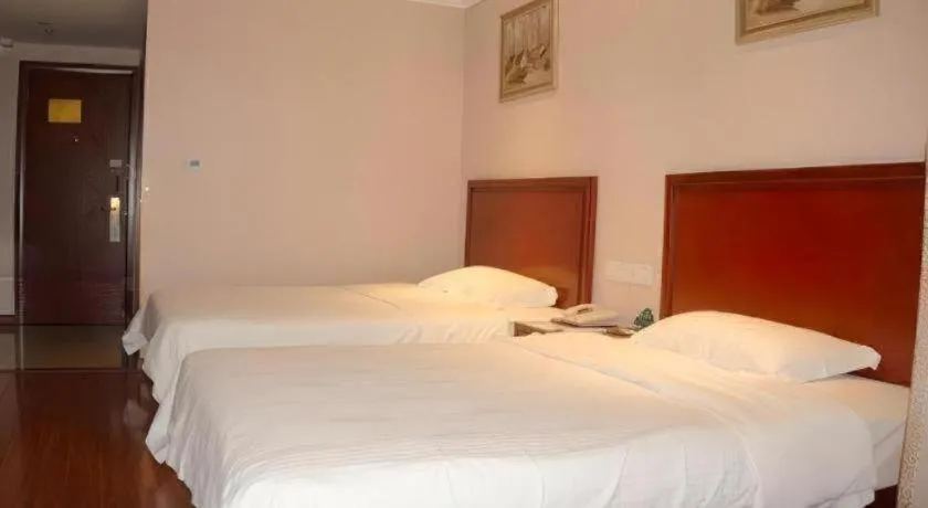 Bed in GreenTree Inn Ganzhou Sankang Temple DaRunFa Express Hotel