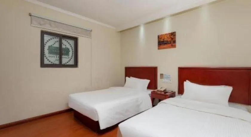 Bed in GreenTree Inn Suzhou Railway Station North Square Haobainian Wedding Dress City Express Hotel