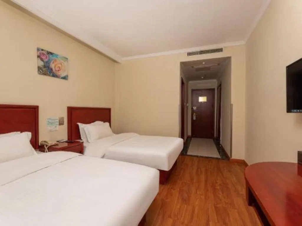 Bed in GreenTree Inn Suzhou Railway Station North Square Haobainian Wedding Dress City Express Hotel