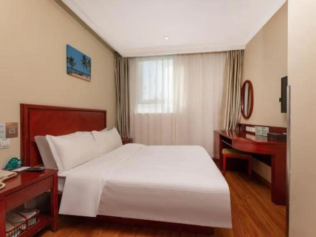 Bed in GreenTree Inn Suzhou Railway Station North Square Haobainian Wedding Dress City Express Hotel
