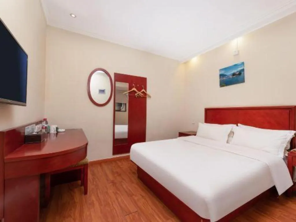 Bed in GreenTree Inn Suzhou Railway Station North Square Haobainian Wedding Dress City Express Hotel