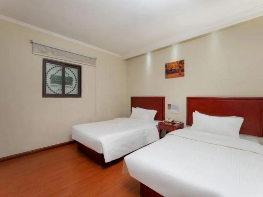 Bed in GreenTree Inn Suzhou Railway Station North Square Haobainian Wedding Dress City Express Hotel