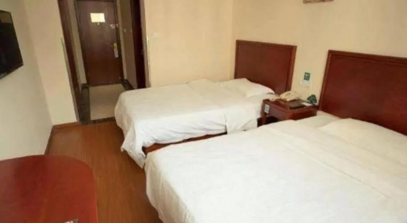 Bed in GreenTree Inn Suzhou Railway Station North Square Haobainian Wedding Dress City Express Hotel