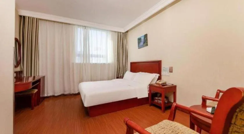 Bed in GreenTree Inn Suzhou Railway Station North Square Haobainian Wedding Dress City Express Hotel