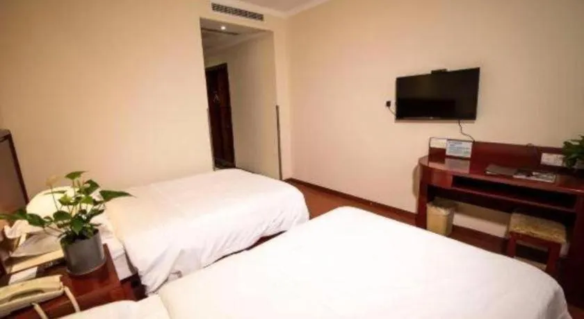 Bed in GreenTree Inn Suzhou Railway Station North Square Haobainian Wedding Dress City Express Hotel