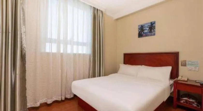 Bed in GreenTree Inn Suzhou Railway Station North Square Haobainian Wedding Dress City Express Hotel