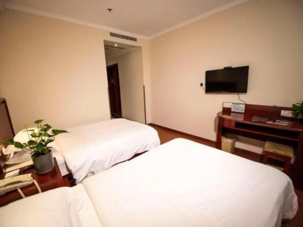 Bed in GreenTree Inn Suzhou Railway Station North Square Haobainian Wedding Dress City Express Hotel