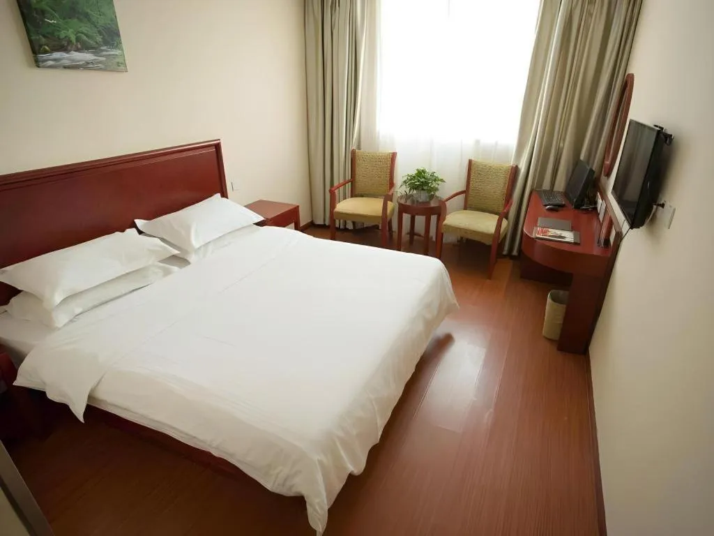 Bed in GreenTree Inn Suzhou Railway Station North Square Haobainian Wedding Dress City Express Hotel