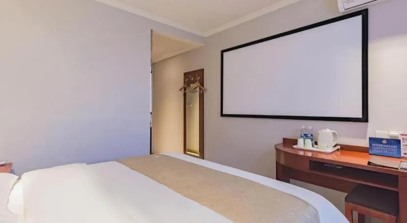 Bed in GreenTree Inn Beijing Tonzhou Maju Bridge No.2 Express Hotel