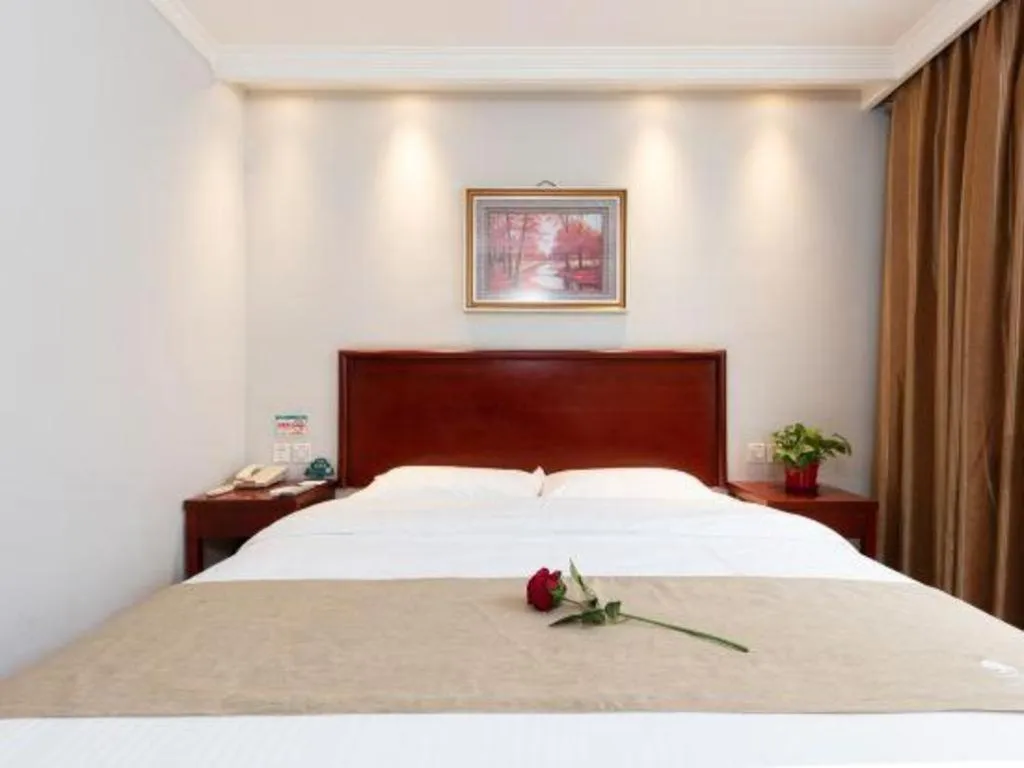 Bed in GreenTree Inn Beijing Tonzhou Maju Bridge No.2 Express Hotel