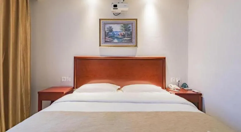Bed in GreenTree Inn Beijing Tonzhou Maju Bridge No.2 Express Hotel