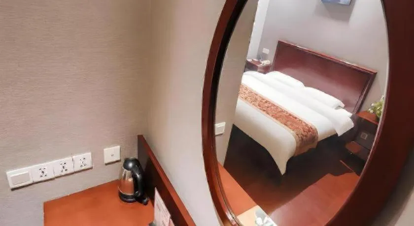 Bed in GreenTree Inn Suzhou Shihu Suli Road Express Hotel