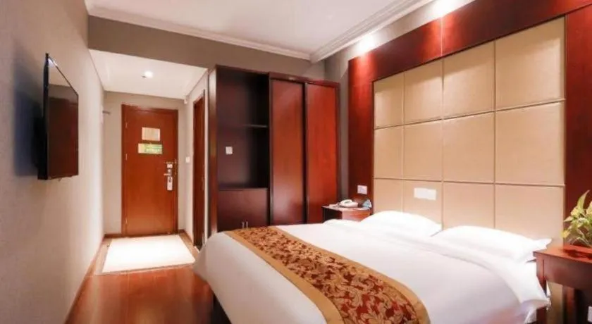 Bed in GreenTree Inn Suzhou Shihu Suli Road Express Hotel