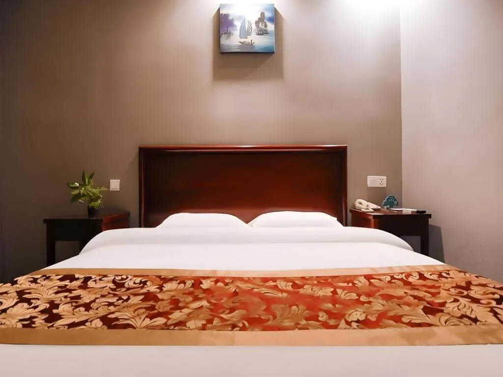 Bed in GreenTree Inn Suzhou Shihu Suli Road Express Hotel