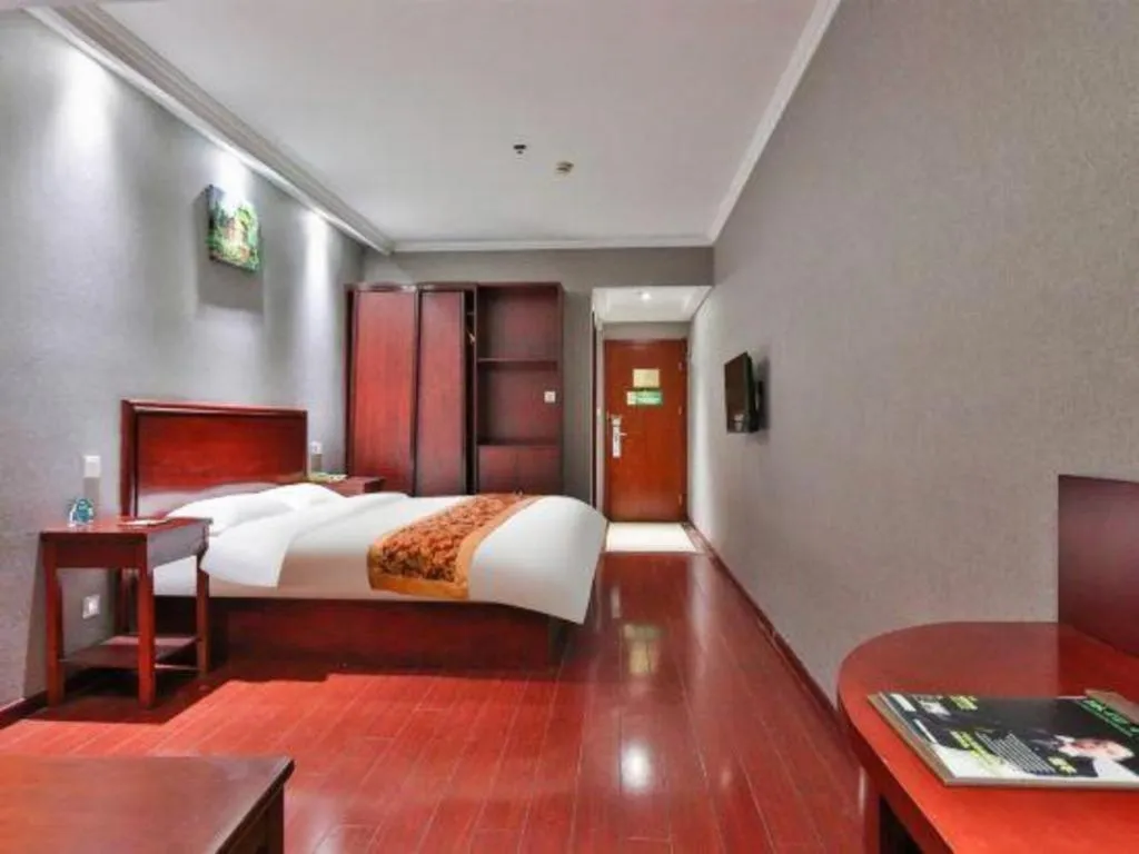 Bed in GreenTree Inn Suzhou Shihu Suli Road Express Hotel