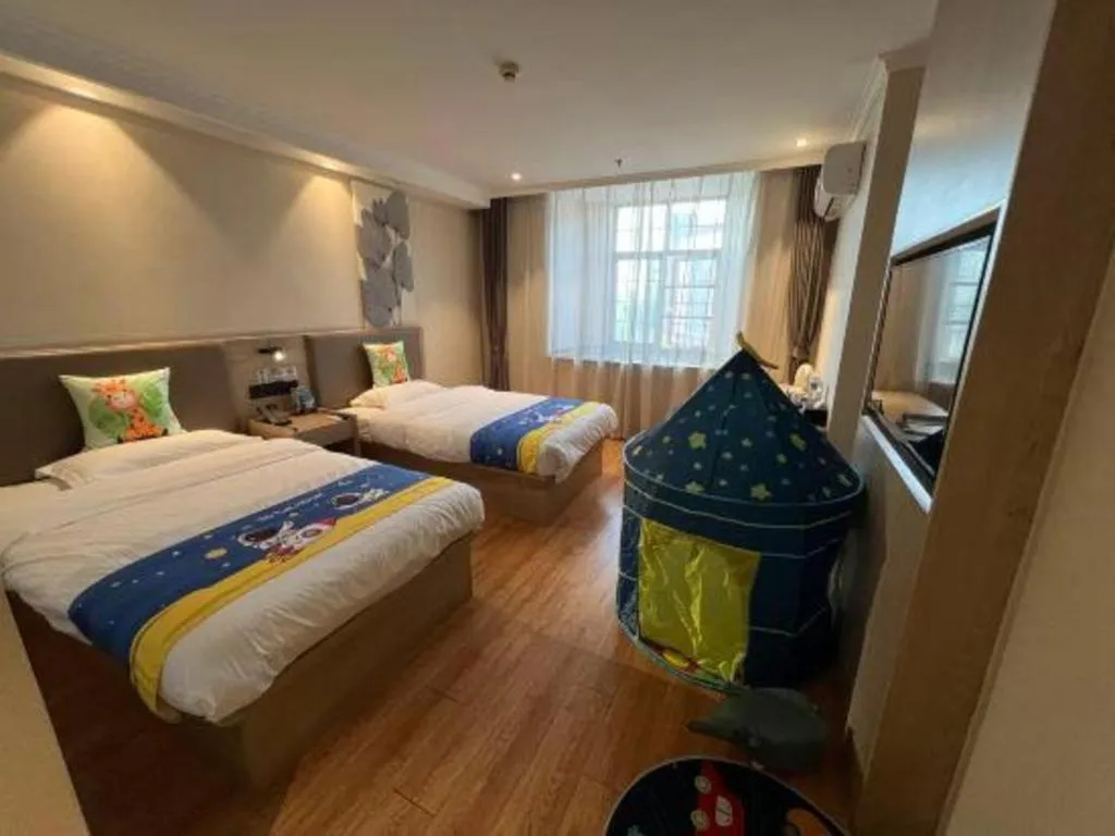 Bed in GreenTree Inn Xuzhou High Speed Railway Station Express Hotel