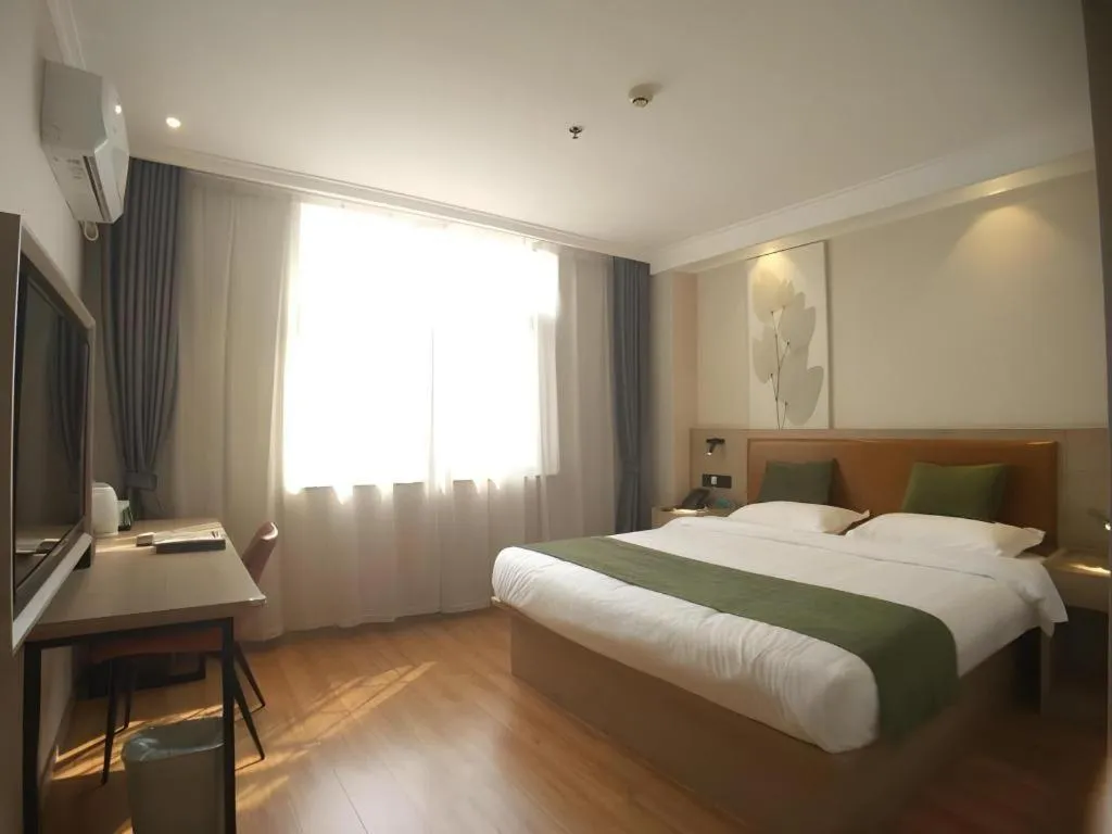 Bed in GreenTree Inn Xuzhou High Speed Railway Station Express Hotel