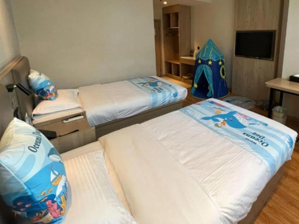 Bed in GreenTree Inn Xuzhou High Speed Railway Station Express Hotel