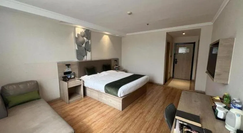 Bed in GreenTree Inn Xuzhou High Speed Railway Station Express Hotel