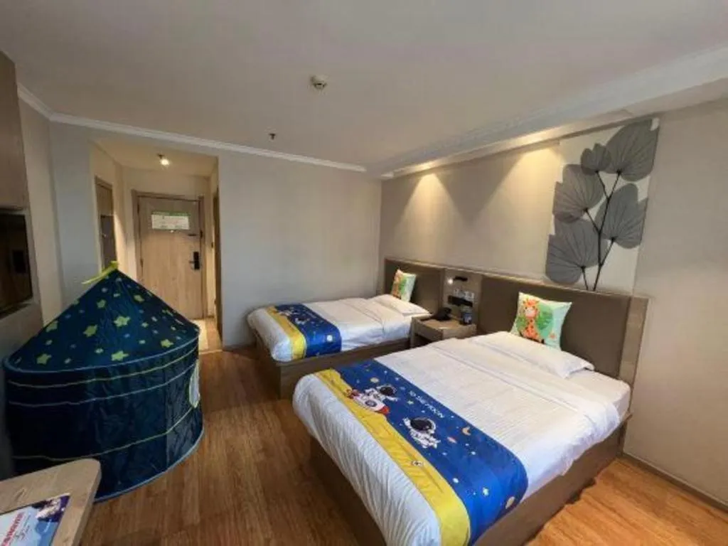 Bed in GreenTree Inn Xuzhou High Speed Railway Station Express Hotel