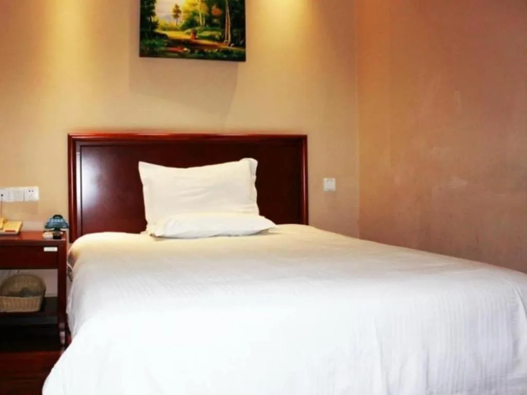 Bed in GreenTree Inn Xuzhou High Speed Railway Station Express Hotel
