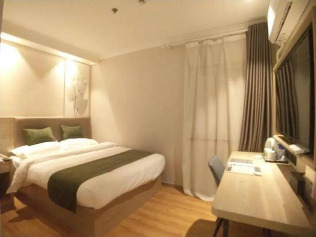 Bed in GreenTree Inn Xuzhou High Speed Railway Station Express Hotel