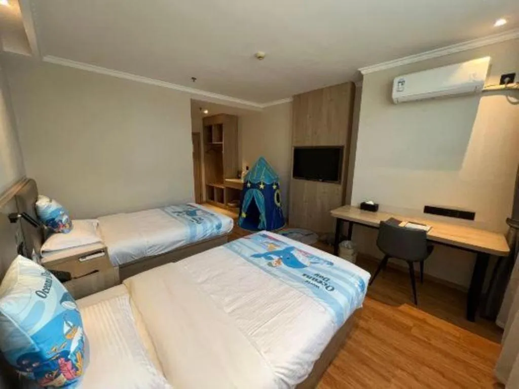 Bed in GreenTree Inn Xuzhou High Speed Railway Station Express Hotel