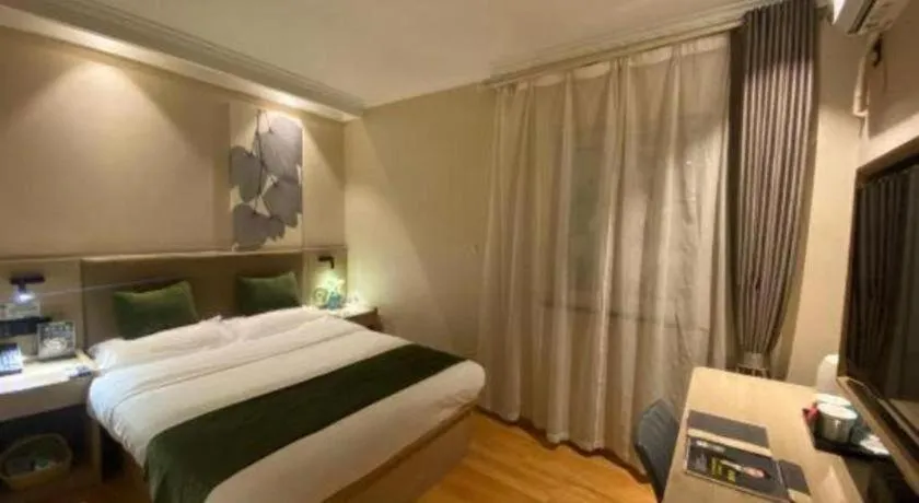 Bed in GreenTree Inn Xuzhou High Speed Railway Station Express Hotel