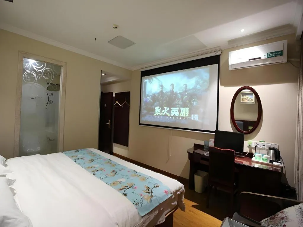 Bed in GreenTree Inn Jiangsu Wuxi Xishan DongTing Erquan East Road XinGuang Newly Estate Express Hotel