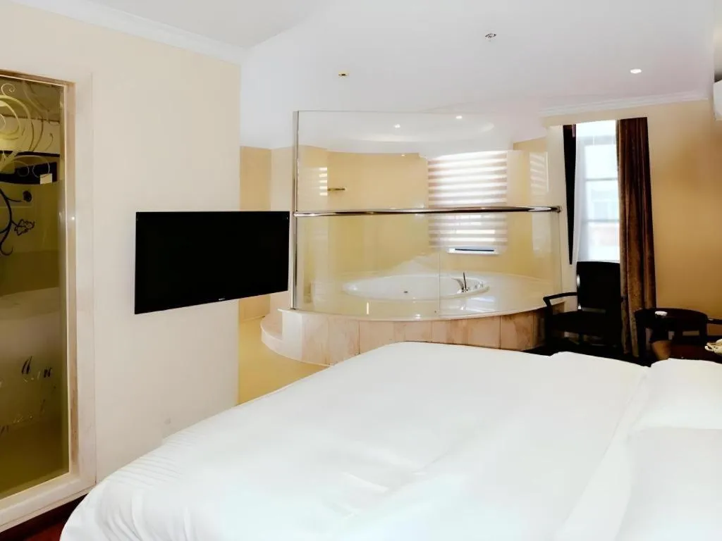 Bed in GreenTree Inn Jiangsu Wuxi Xishan DongTing Erquan East Road XinGuang Newly Estate Express Hotel