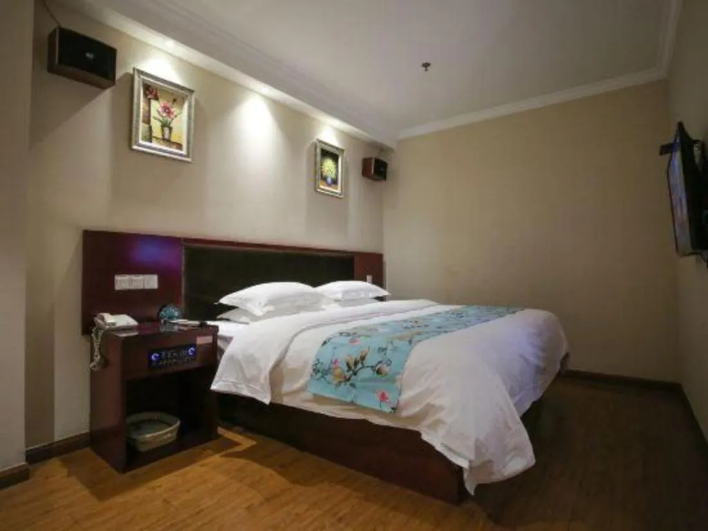Bed in GreenTree Inn Jiangsu Wuxi Xishan DongTing Erquan East Road XinGuang Newly Estate Express Hotel