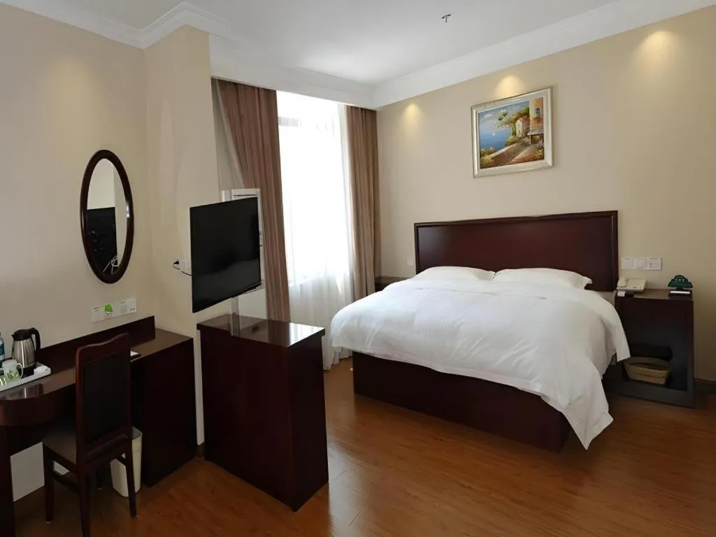 Bed in GreenTree Inn Jiangsu Wuxi Xishan DongTing Erquan East Road XinGuang Newly Estate Express Hotel