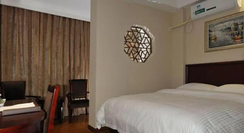 Bed in GreenTree Inn Jiangsu Wuxi Xishan DongTing Erquan East Road XinGuang Newly Estate Express Hotel
