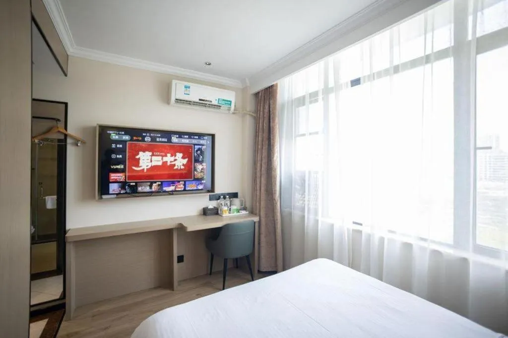 Bed in GreenTree Inn Jiangsu Wuxi Xishan DongTing Erquan East Road XinGuang Newly Estate Express Hotel