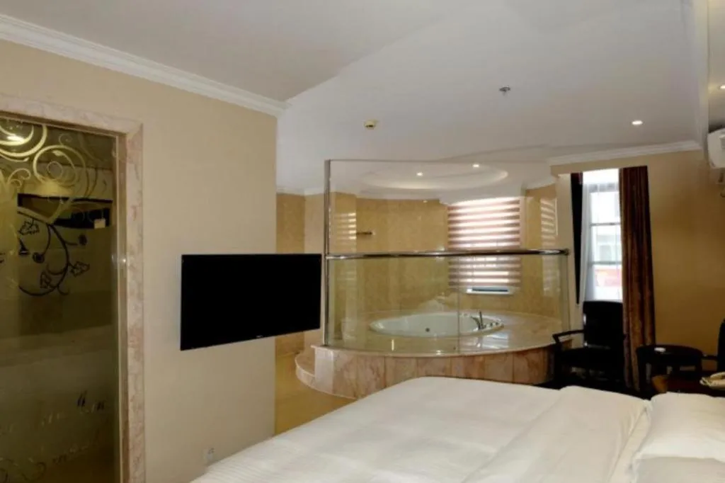 Bed in GreenTree Inn Jiangsu Wuxi Xishan DongTing Erquan East Road XinGuang Newly Estate Express Hotel