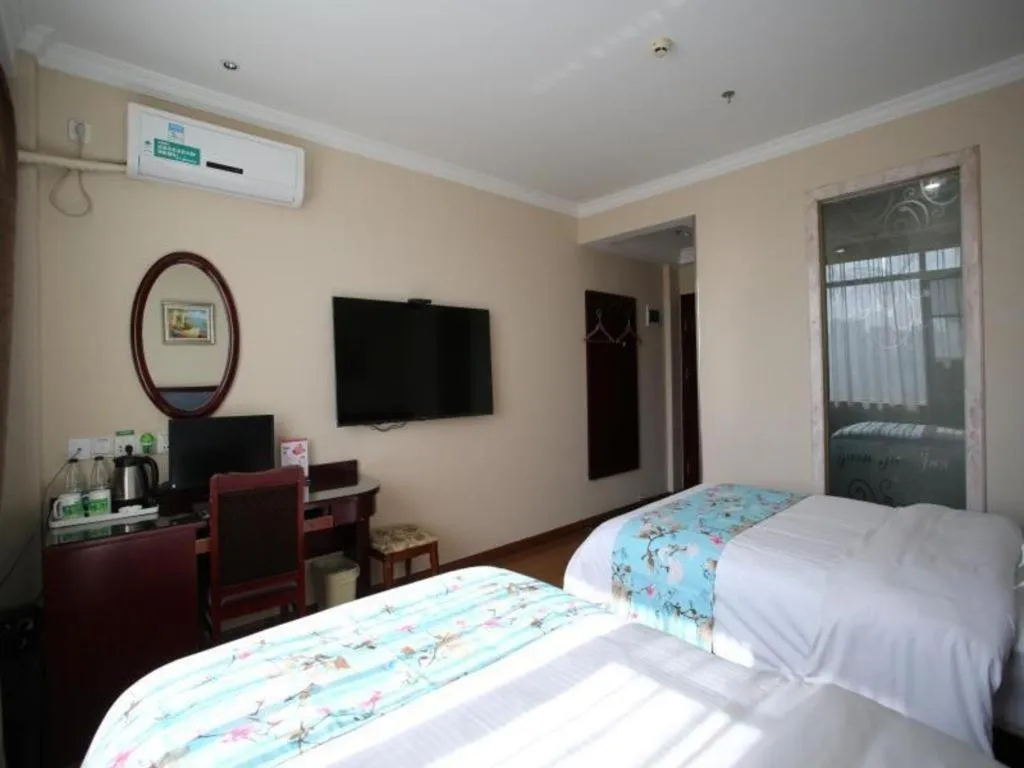 Bed in GreenTree Inn Jiangsu Wuxi Xishan DongTing Erquan East Road XinGuang Newly Estate Express Hotel