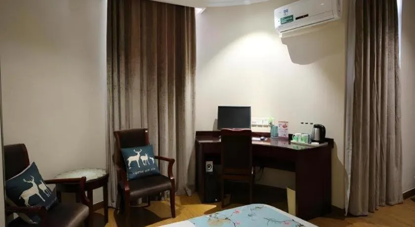 Bed in GreenTree Inn Jiangsu Wuxi Xishan DongTing Erquan East Road XinGuang Newly Estate Express Hotel