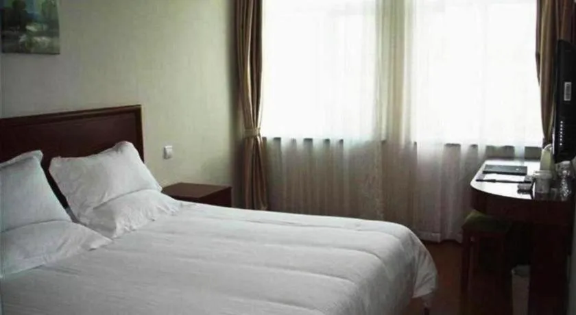 Bed in GreenTree Inn Nanjing Software Valley DaDingFang Express Hotel