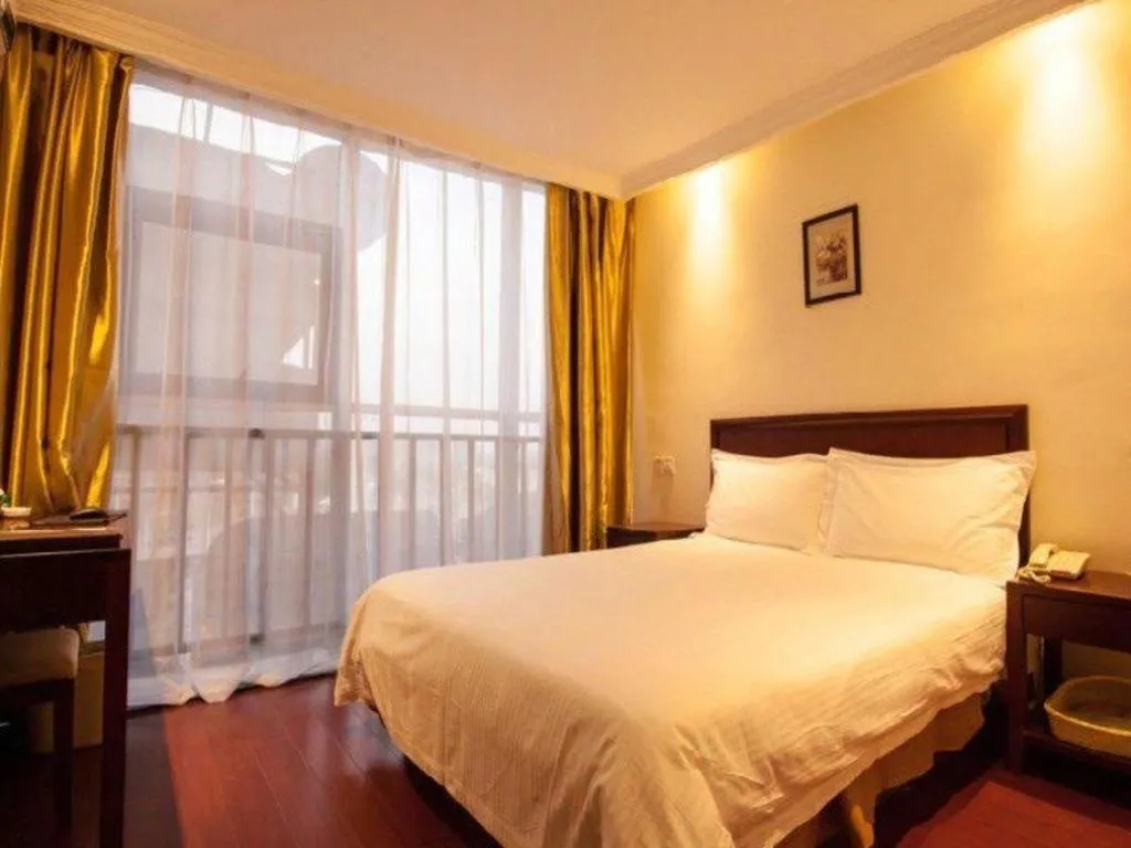 Bed in GreenTree Inn Nanjing Software Valley DaDingFang Express Hotel