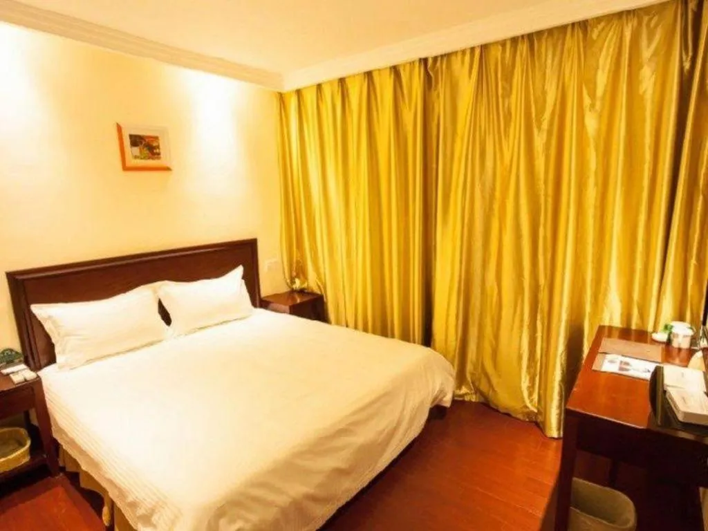 Bed in GreenTree Inn Nanjing Software Valley DaDingFang Express Hotel