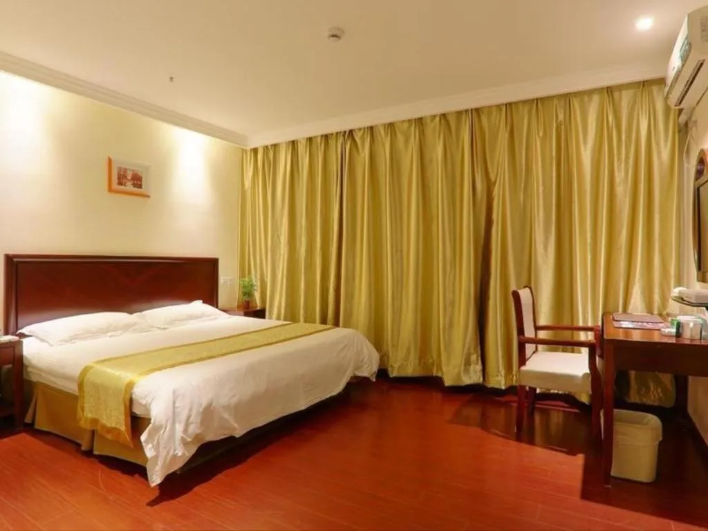 Bed in GreenTree Inn Nanjing Software Valley DaDingFang Express Hotel