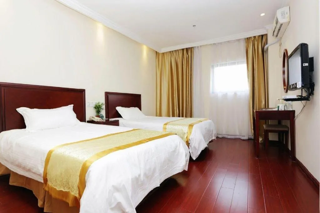 Bed in GreenTree Inn Nanjing Software Valley DaDingFang Express Hotel