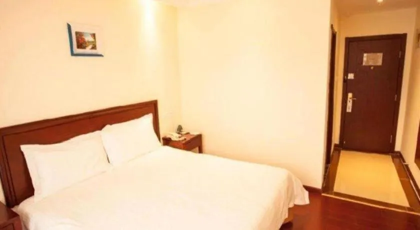 Bed in GreenTree Inn Nanjing Software Valley DaDingFang Express Hotel